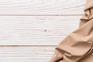 ahşap arka plan üzerinde mutfak bezi (peçete)