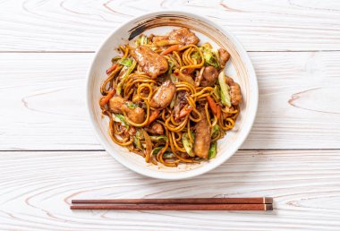 tavada kızartılmış yakisoba noodle pork - Asya gıda tarzı ile