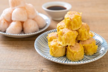 Çin karides pişmiş hamur tatlısı - Asya gıda tarzı