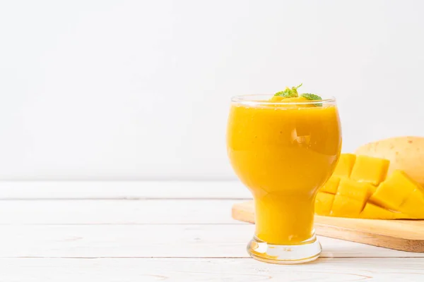 Fresh Mango Smoothies Healthy Food Drink Concept — Stock Photo, Image