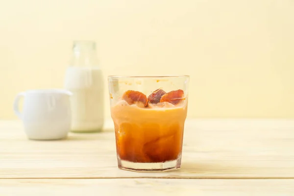 Thai Tea Ice Cube Milk Wood Background — Stok Foto