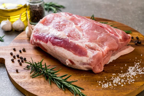 Filete Crudo Cerdo Fresco Sobre Tabla Madera — Foto de Stock