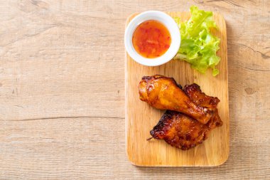 Masada ızgara ve ızgara tavuk.