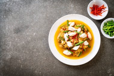Fried yengeç ile toz köri - Tayland mutfağı