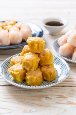 Çin karides pişmiş hamur tatlısı - Asya gıda tarzı