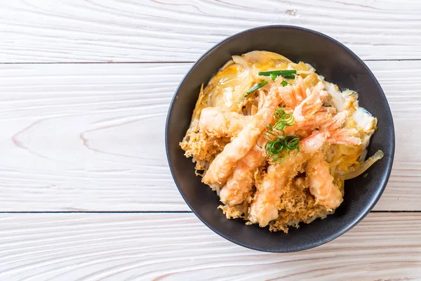 Tempura Camarões Fritos Tigela Arroz Coberto Estilo Comida Japonesa — Fotografia de Stock