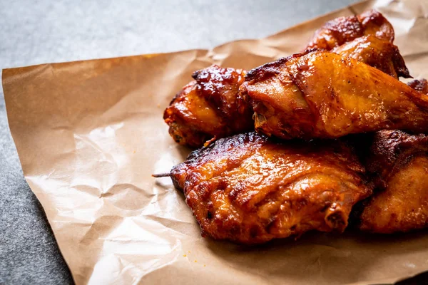 Masada ızgara ve ızgara tavuk.