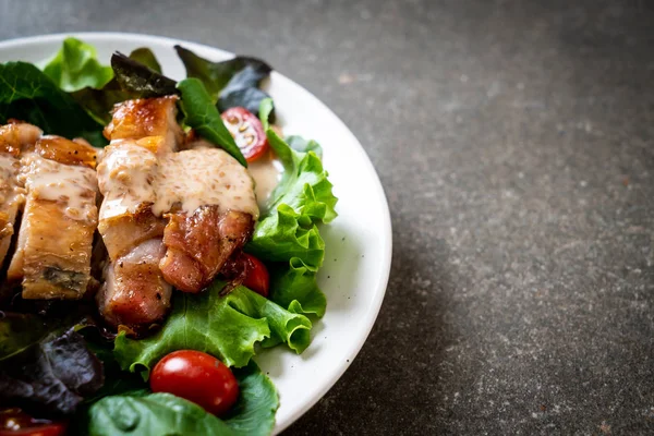 ızgara tavuk salata sebze - sağlıklı gıda tarzı ile