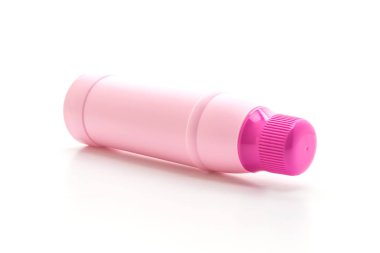 Plastik deterjan kutusu beyaz arkaplanda izole edildi