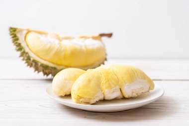 Ahşap zemin üzerinde taze Durian meyvesi