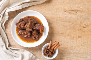 herb - Phuket Tayland geleneksel gıda tarzı ile domuz eti güveç