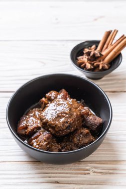 herb - Phuket Tayland geleneksel gıda tarzı ile domuz eti güveç