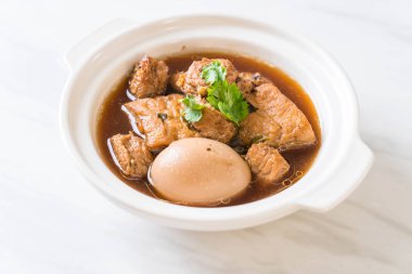 tatlı sos haşlanmış yumurta ile tofu kase