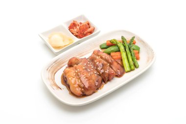 Beyaz arka plan üzerinde izole teriyaki chiciken biftek