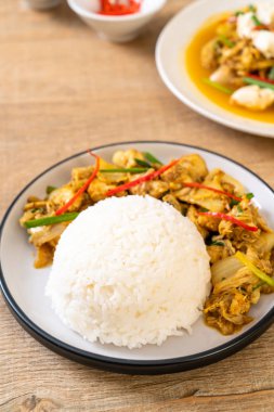 Toz köri pirinç - Tayland mutfağı ile kızartılmış yengeç