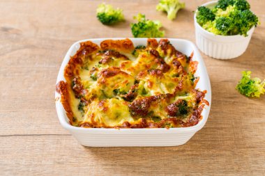 Peynirli fırında karnabahar ve brokoli graten