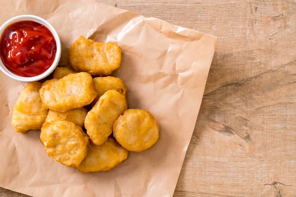 Soslu tavuk nugget, sağlıksız yemek.