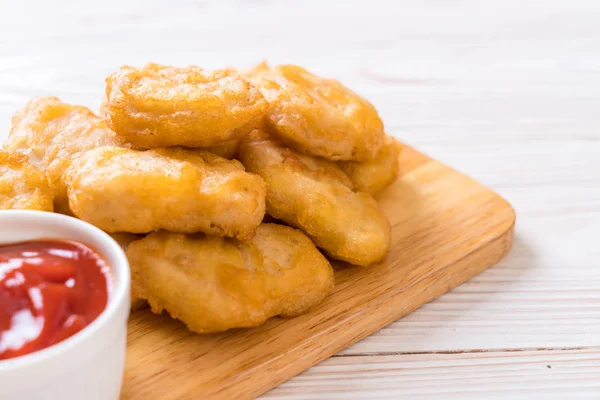 Soslu tavuk nugget, sağlıksız yemek.