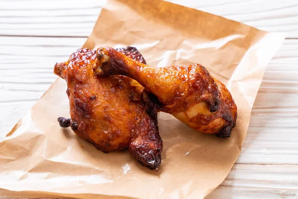 Masada ızgara ve ızgara tavuk.