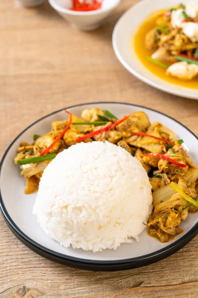 Toz köri pirinç - Tayland mutfağı ile kızartılmış yengeç