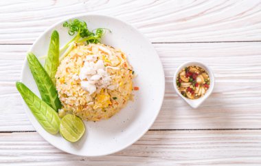 Sebzeli kızarmış pirinç.