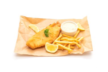Balık ve cips beyaz arka plan üzerinde izole patates kızartması ile