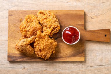 Kızarmış tavuk yemeği - abur cubur ve sağlıksız yemek