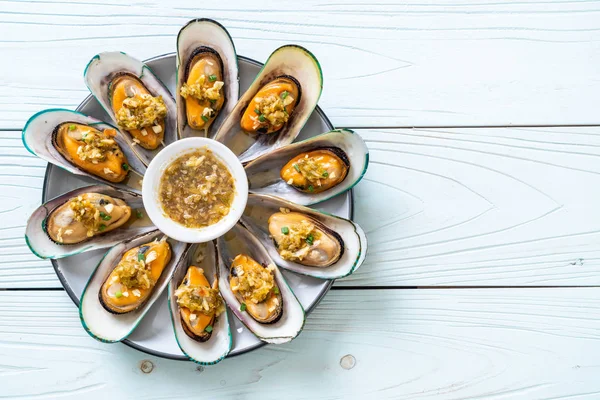 deniz ürünleri midye baharatlı deniz ürünleri sos ile