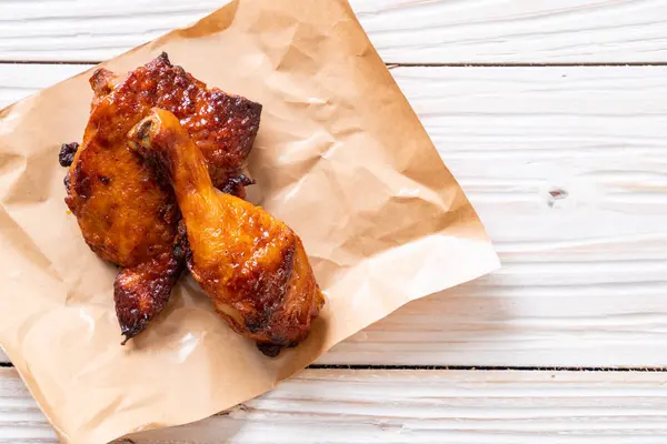 Masada ızgara ve ızgara tavuk.