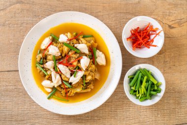 Fried yengeç ile toz köri - Tayland mutfağı