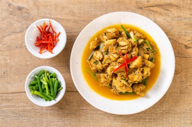 Fried yengeç ile toz köri - Tayland mutfağı