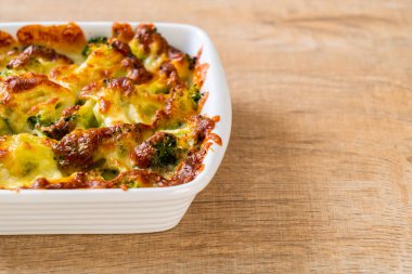 Peynirli fırında karnabahar ve brokoli graten