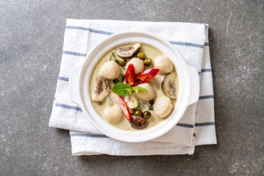 Balık top - Tay gıda ile yeşil köri