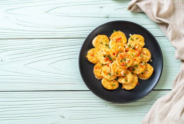 Sahanda yumurta yumuşak tofu sarımsak - sağlıklı, vegan ve sebze gıda tarzı