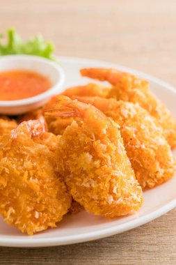 Derin kızarmış karides soslu