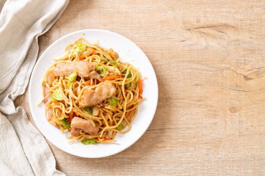 tavada kızartılmış yakisoba noodle pork - Asya gıda tarzı ile