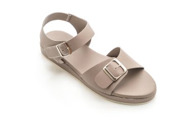 Kadınlar beyaz arka plan üzerinde izole sandalet deri