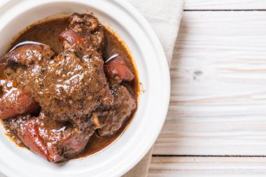 herb - Phuket Tayland geleneksel gıda tarzı ile domuz eti güveç