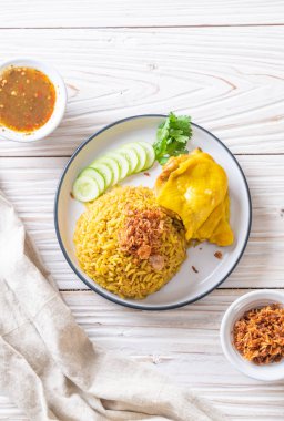 Tavuk - Müslüman gıda tarzı ile Müslüman sarı pirinç