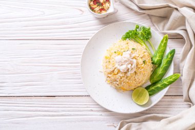 Sebzeli kızarmış pirinç.