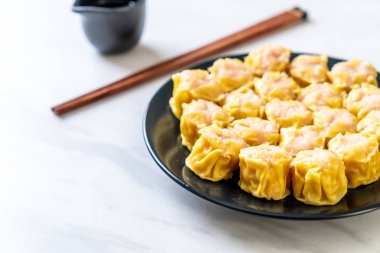 Karides Çince buğulanmış Dumpling sos ile