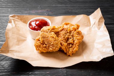 Kızarmış tavuk yemeği - abur cubur ve sağlıksız yemek