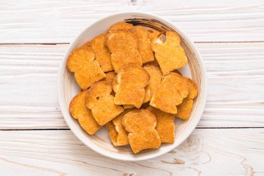 tost sarımsak ekmek plaka üzerinde