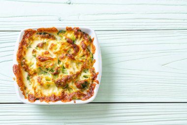 Peynirli fırında karnabahar ve brokoli graten