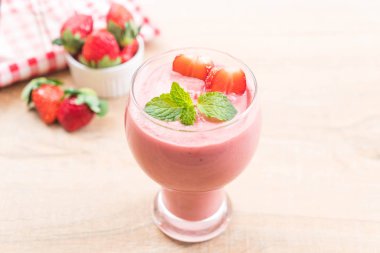 çilek smoothies milkshake cam