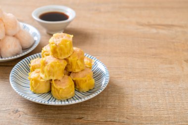 Çin karides pişmiş hamur tatlısı - Asya gıda tarzı