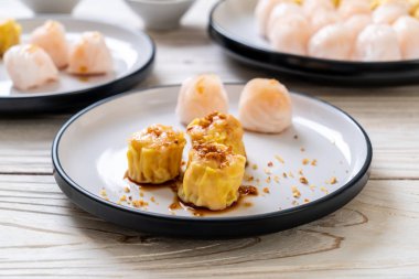 Çin karides pişmiş hamur tatlısı - Asya gıda tarzı