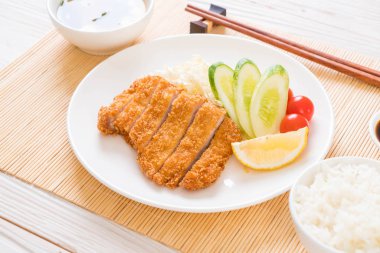 Japon kızartılmış domuz pirzolası (tonkatsu seti) - Japon yemek tarzı