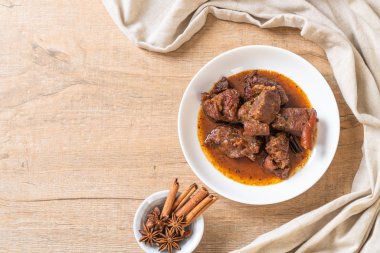 herb - Phuket Tayland geleneksel gıda tarzı ile domuz eti güveç