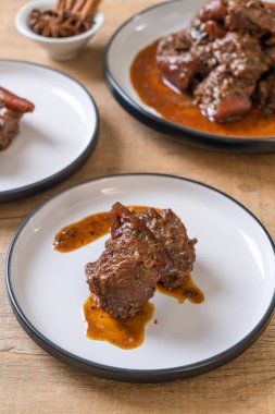 herb - Phuket Tayland geleneksel gıda tarzı ile domuz eti güveç